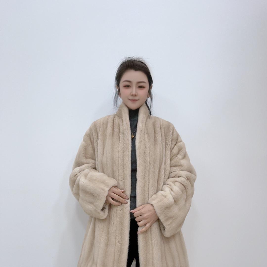 星野时尚皮草22点40分开播