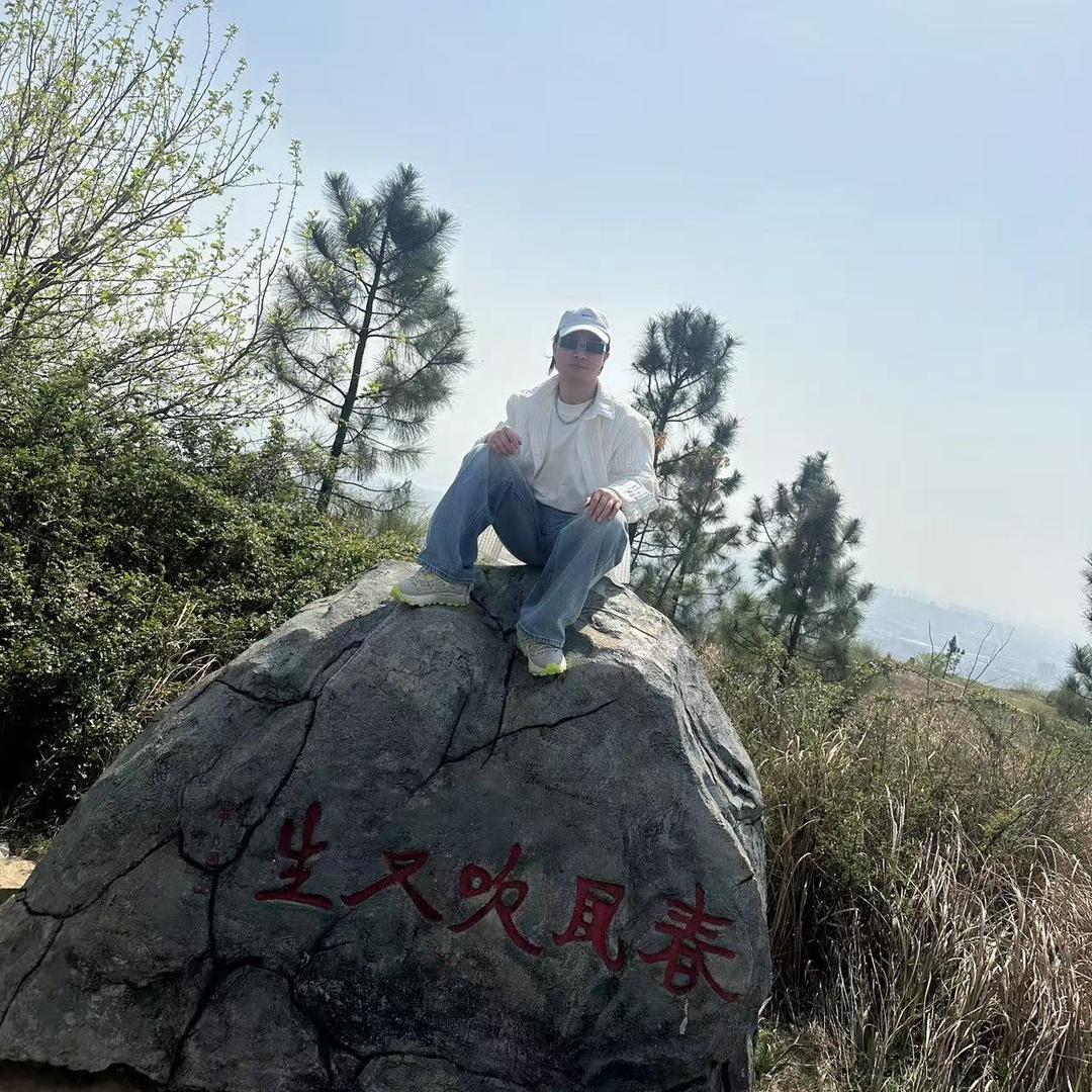 爱撸铁的发型师