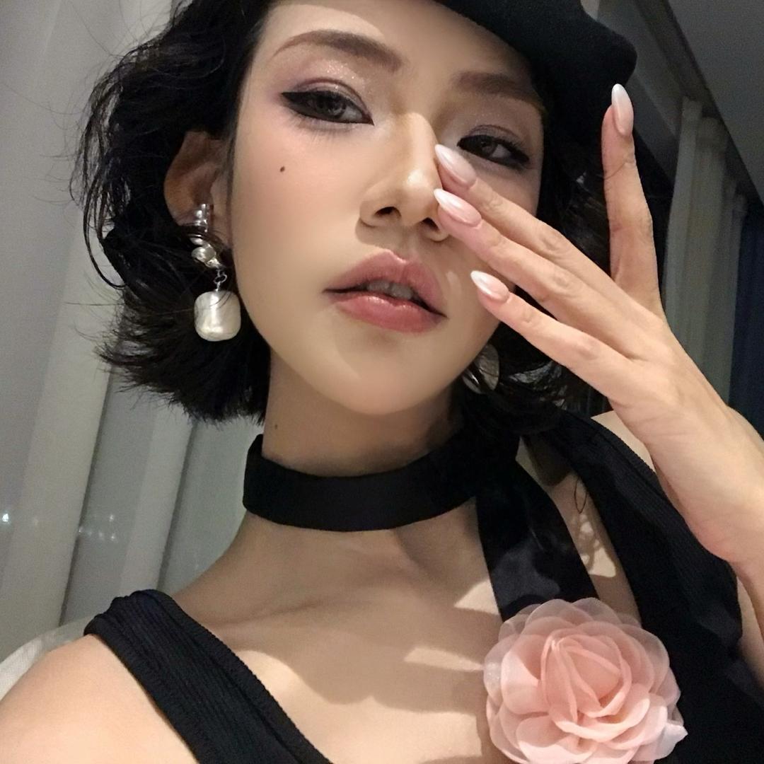 莫弯弯W