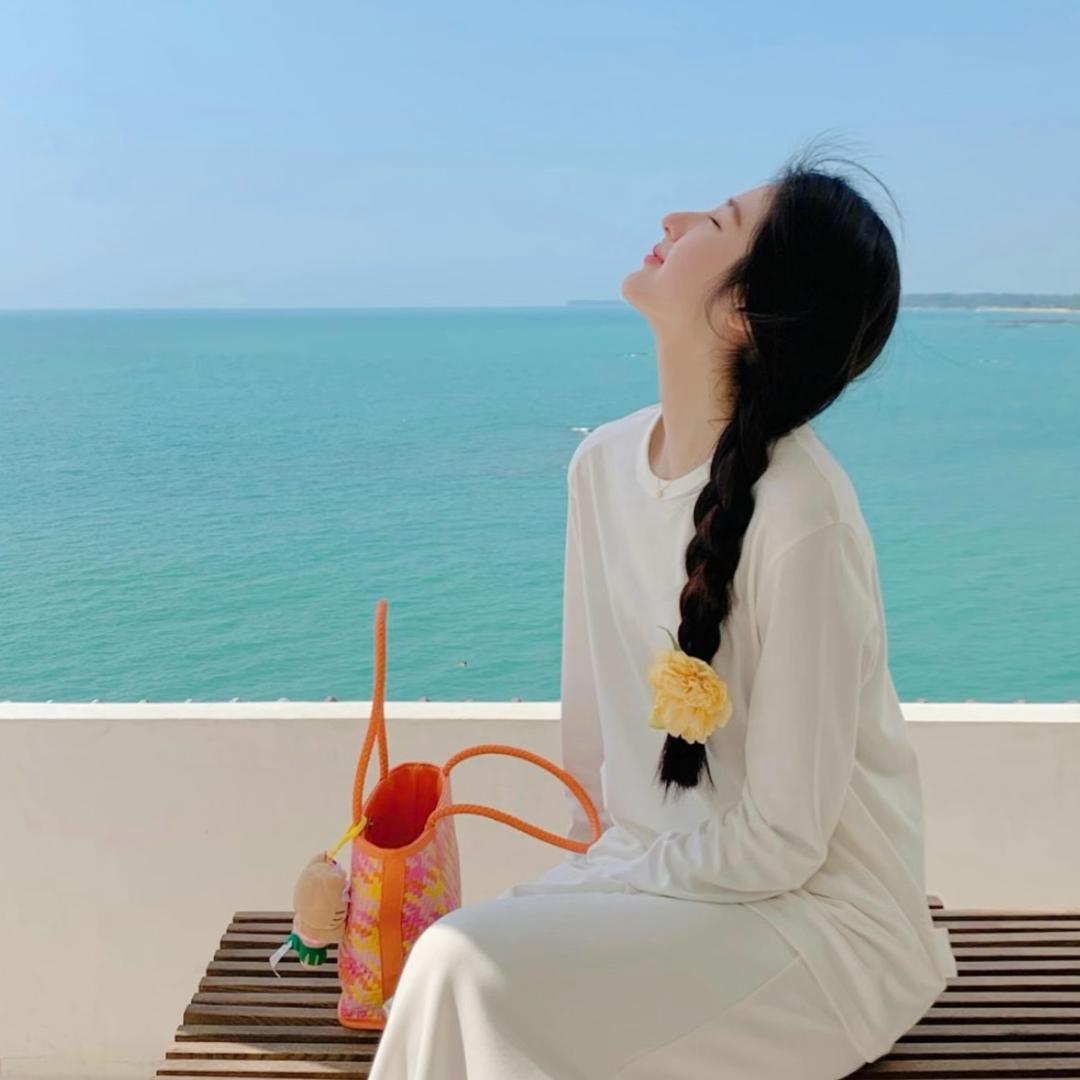 写下仲夏诗月.