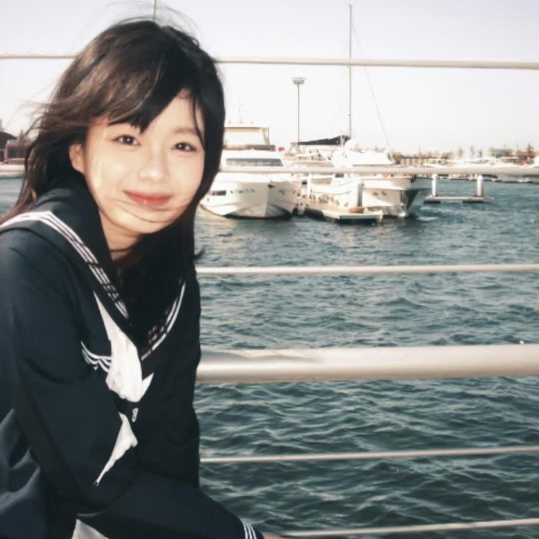 爱吃草莓小蛋糕