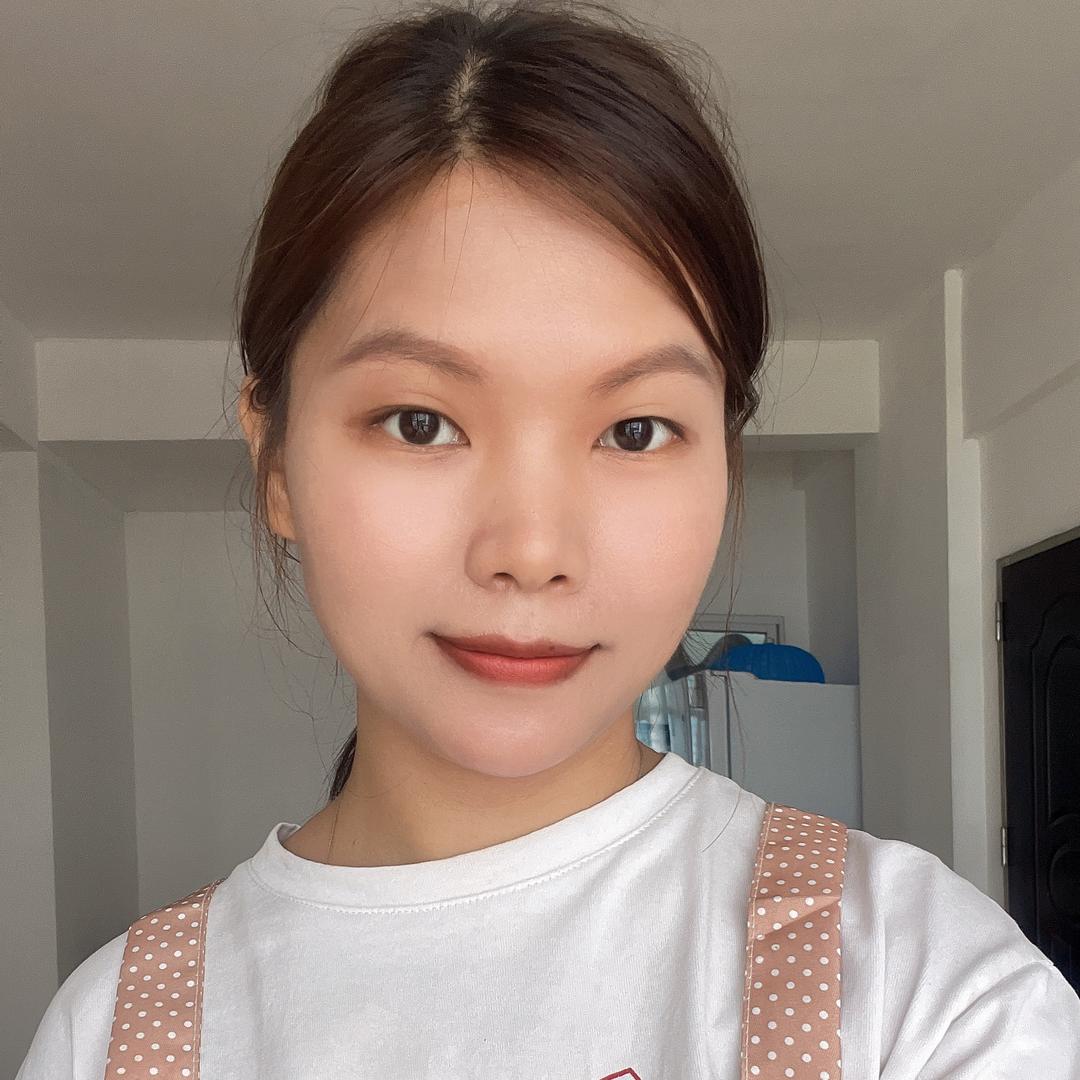 小燕在努力（摆摊中……）