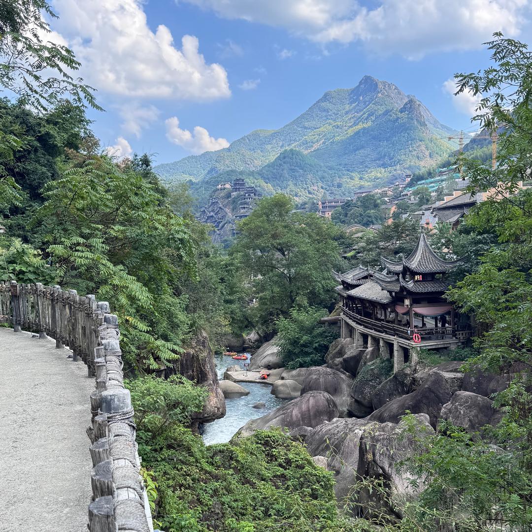 @陪你一起看世界