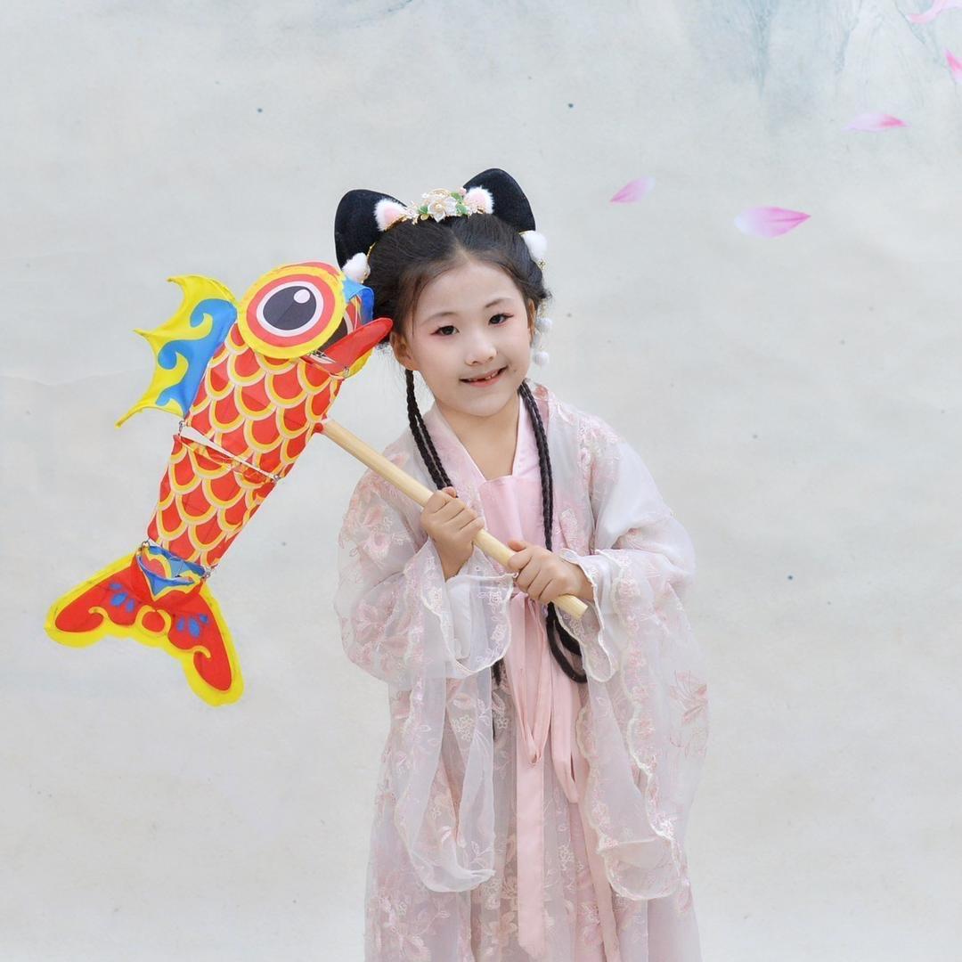 皮毛火红的小狐狸