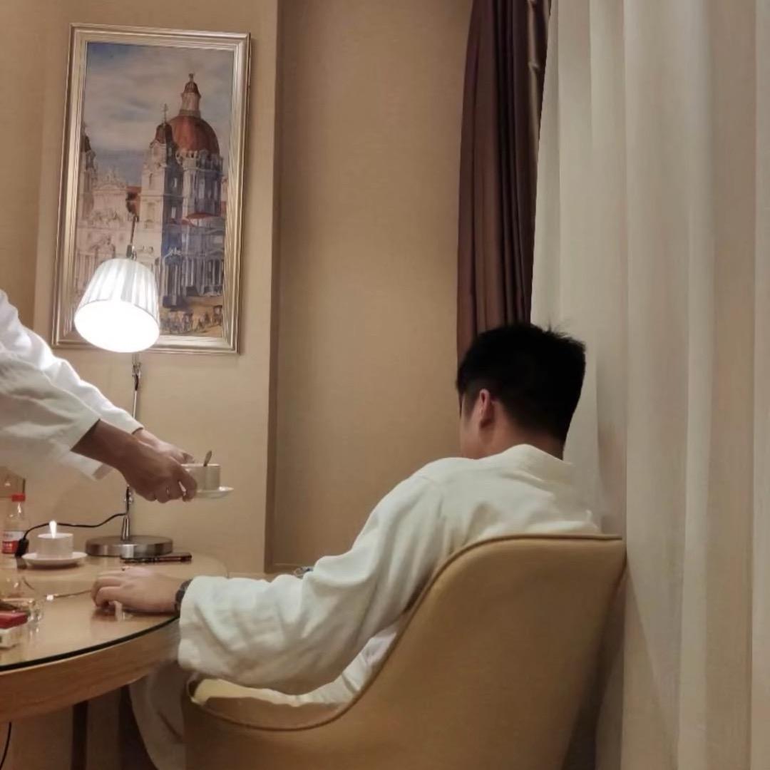 鹤占.