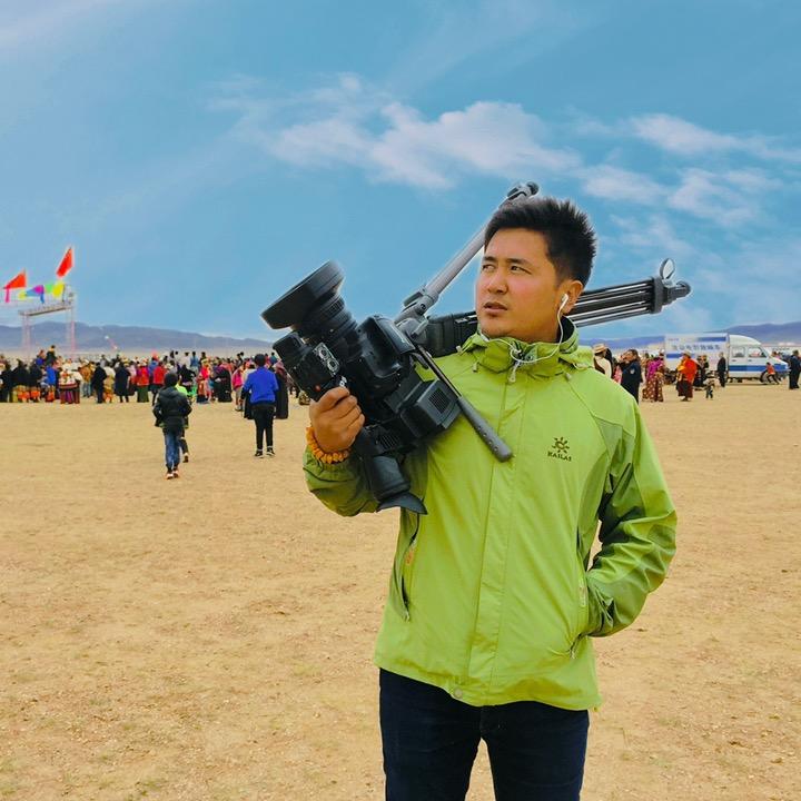 珞加央