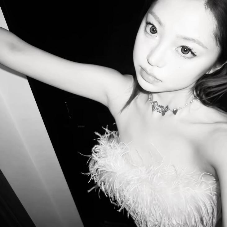 - 大脸妹.