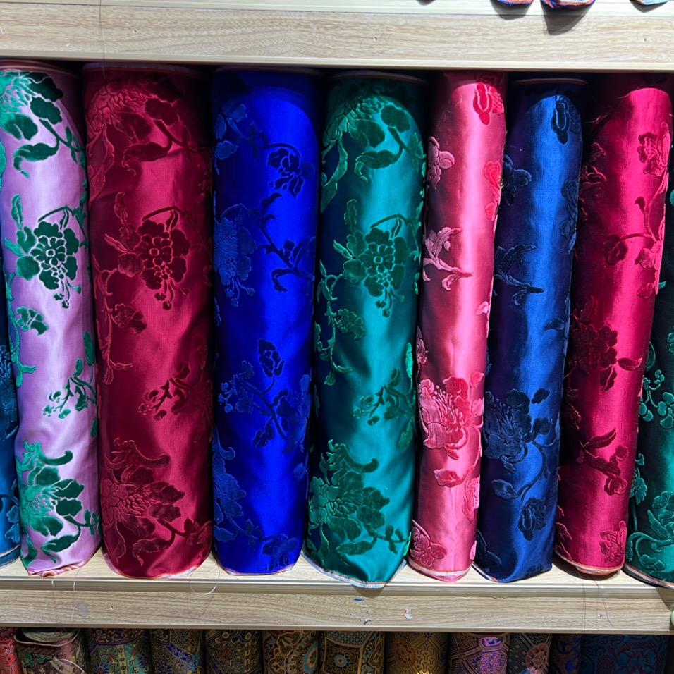 海拉尔区新阿兹奈德丽服饰店