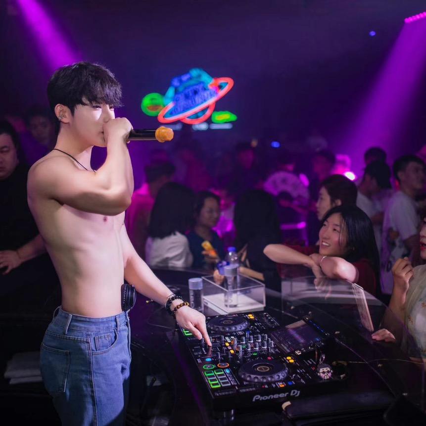 深圳宝安24深酒吧预定