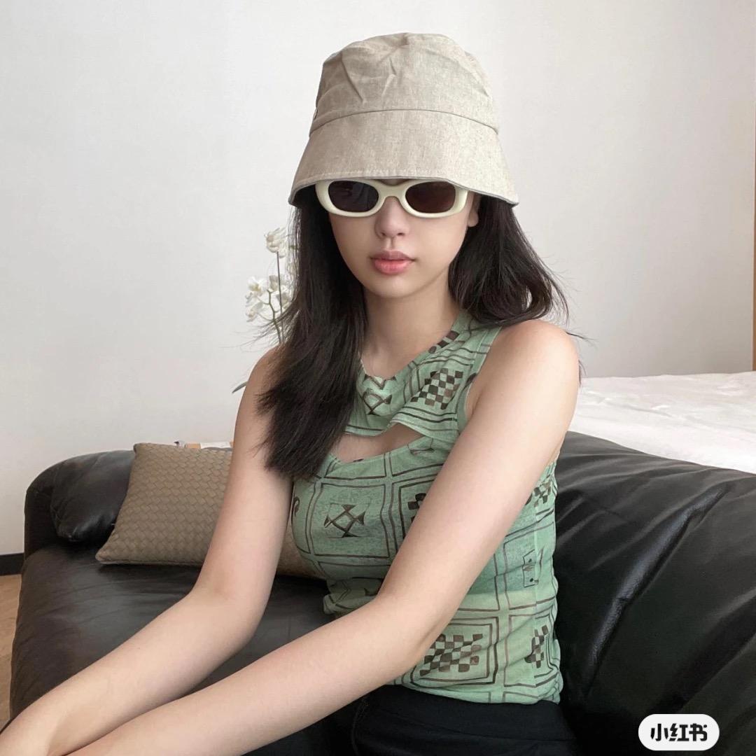 春树下.
