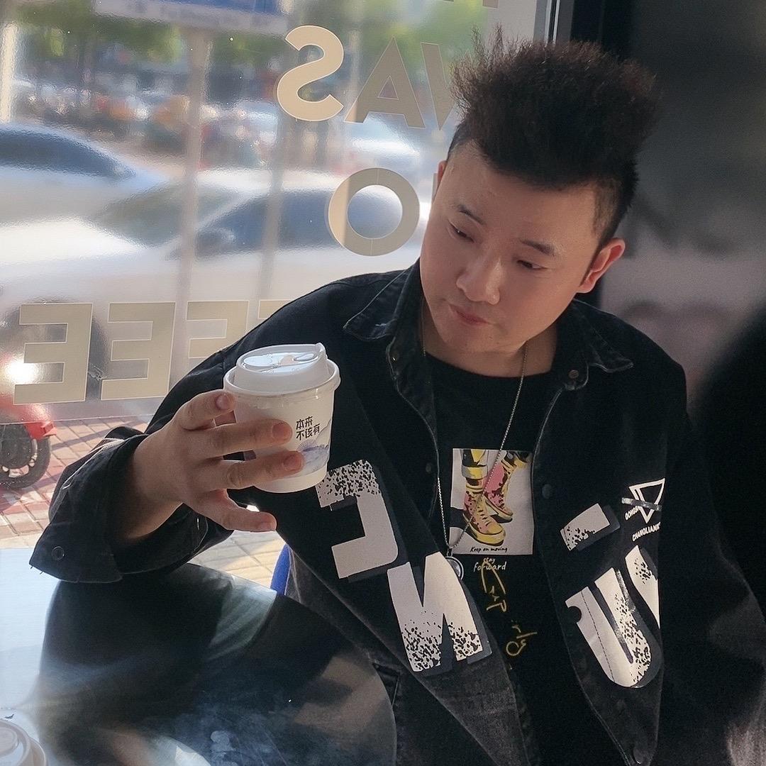 精神小伙