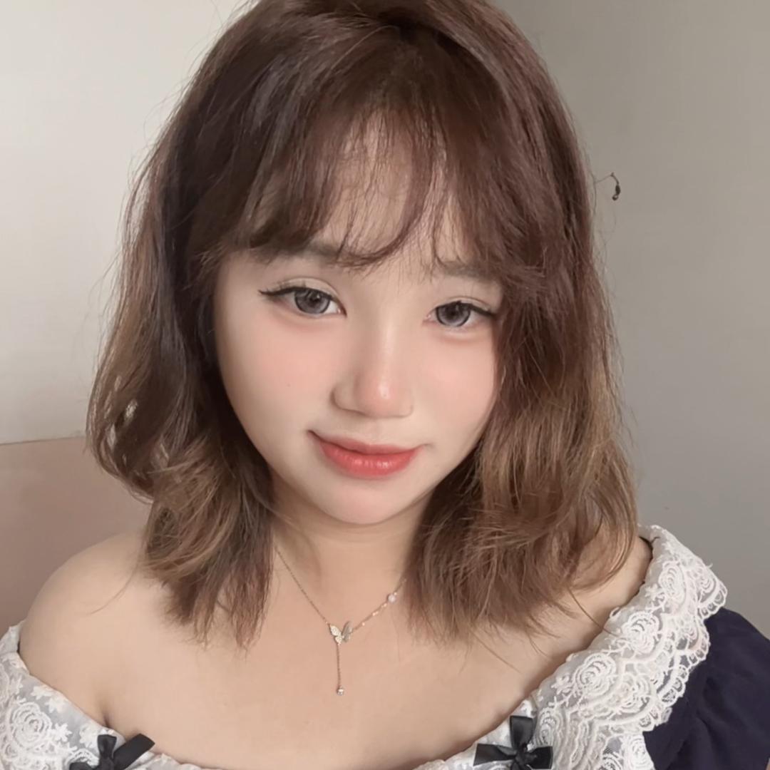 小妍子到处吃
