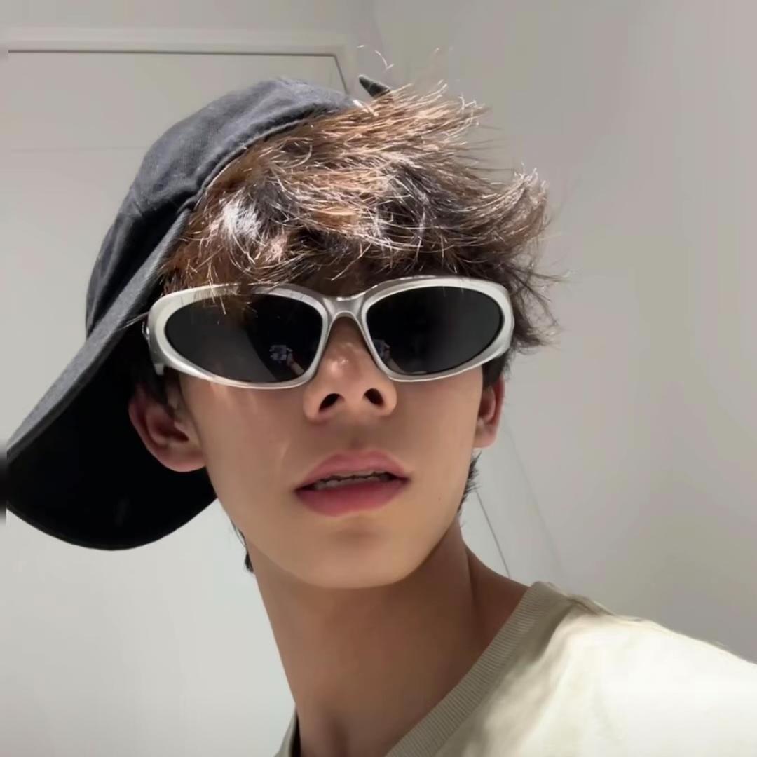 你讲的话像刀刃