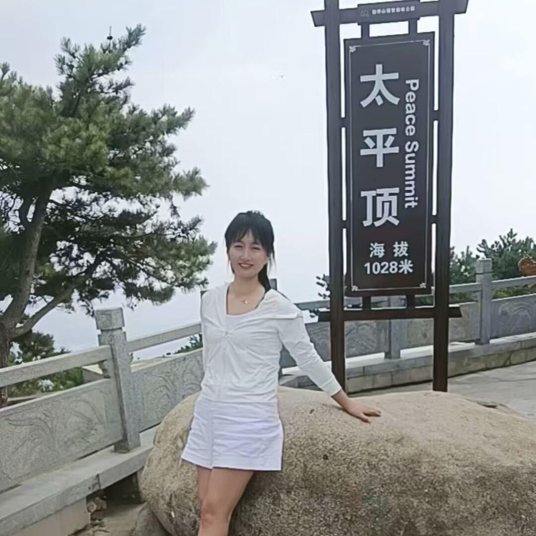 爱拖地的兔子🐰