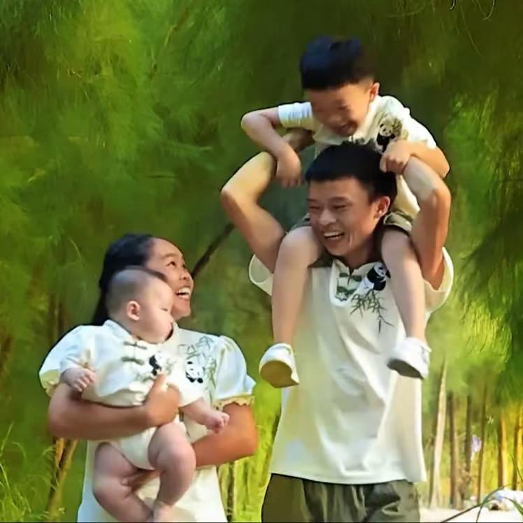 阿伟家婆娘墨蓝版