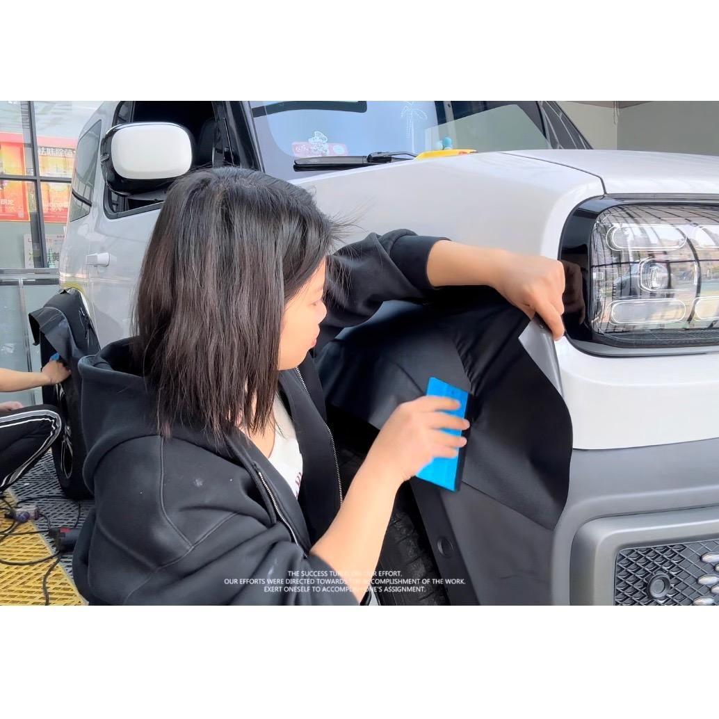 在北流贴膜的灵山妹