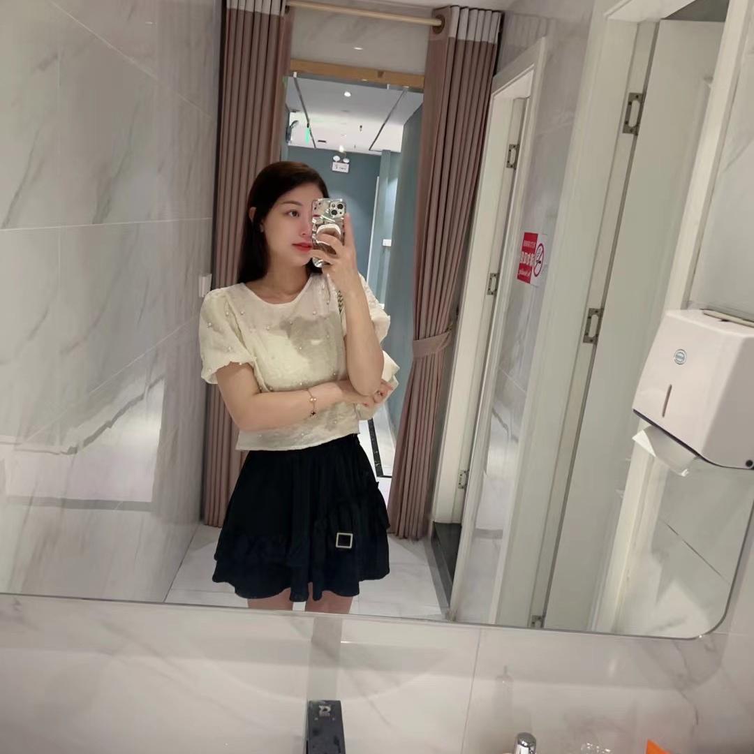 婷婷穿搭爱分享