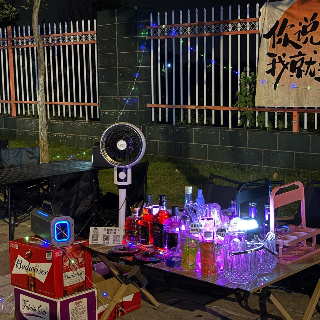 月亮岛摆酒摊的阿杰