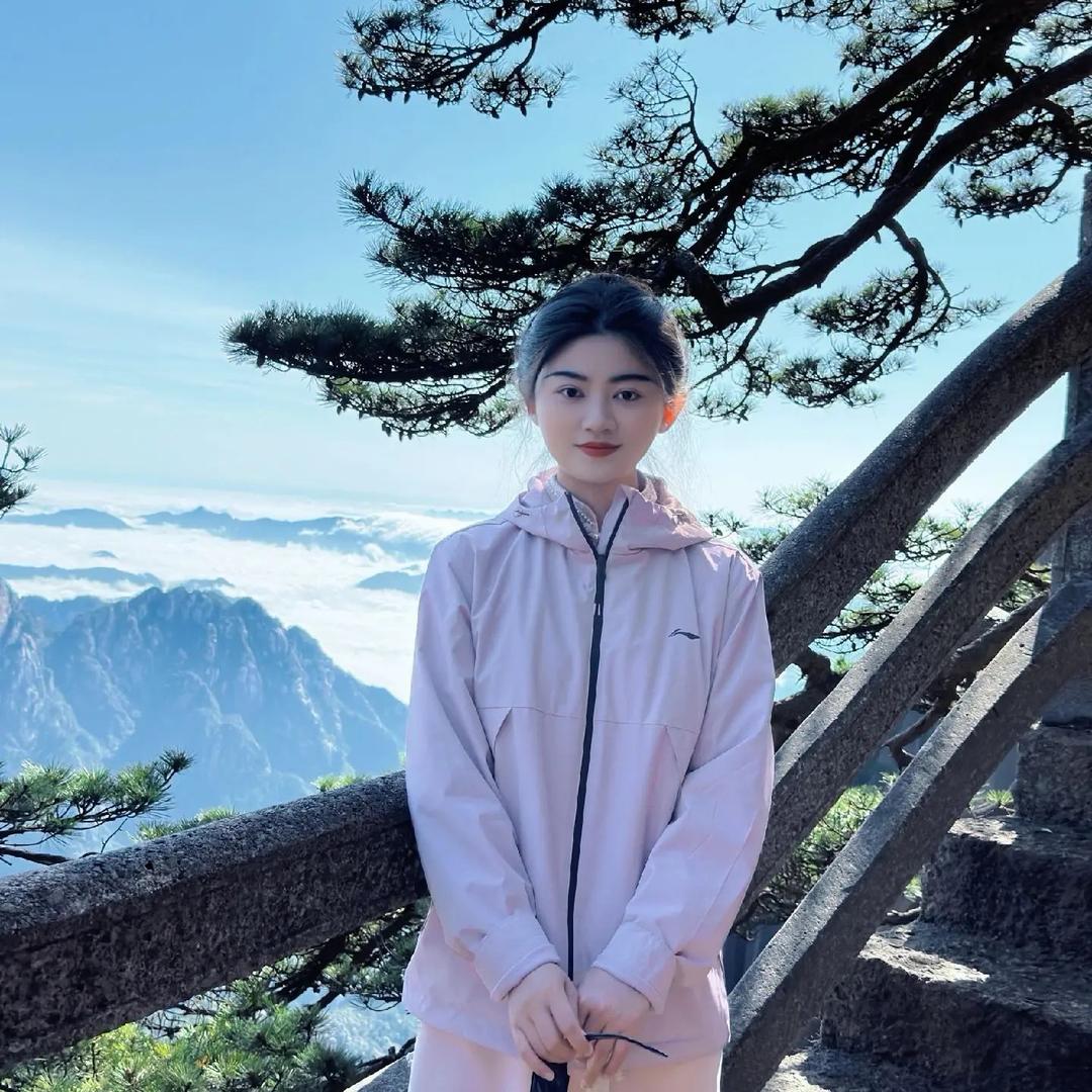 导游洛洛