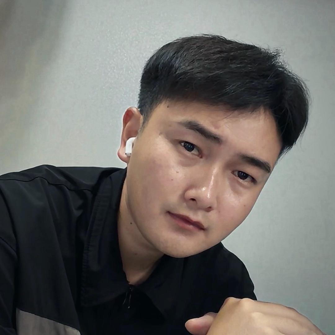 周时芳眼眸中隐约的是孤寂