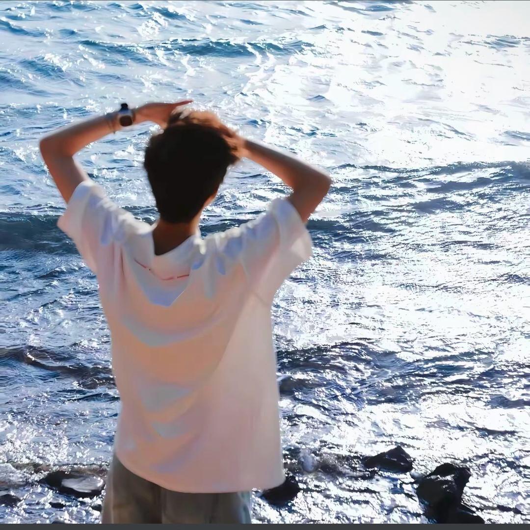 抱着锦鲤求好运🐟