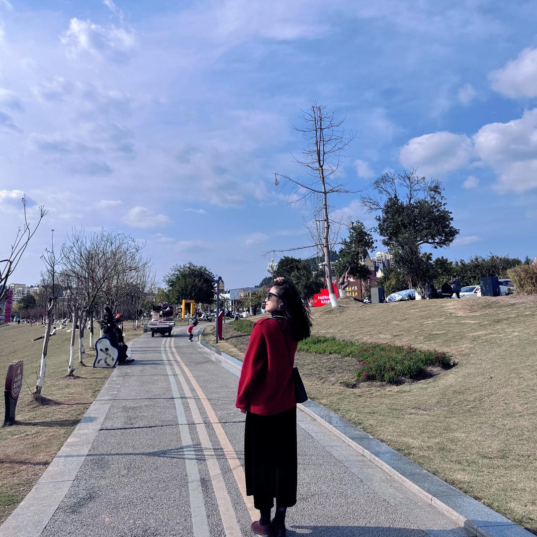 别初心衣女装  主理人