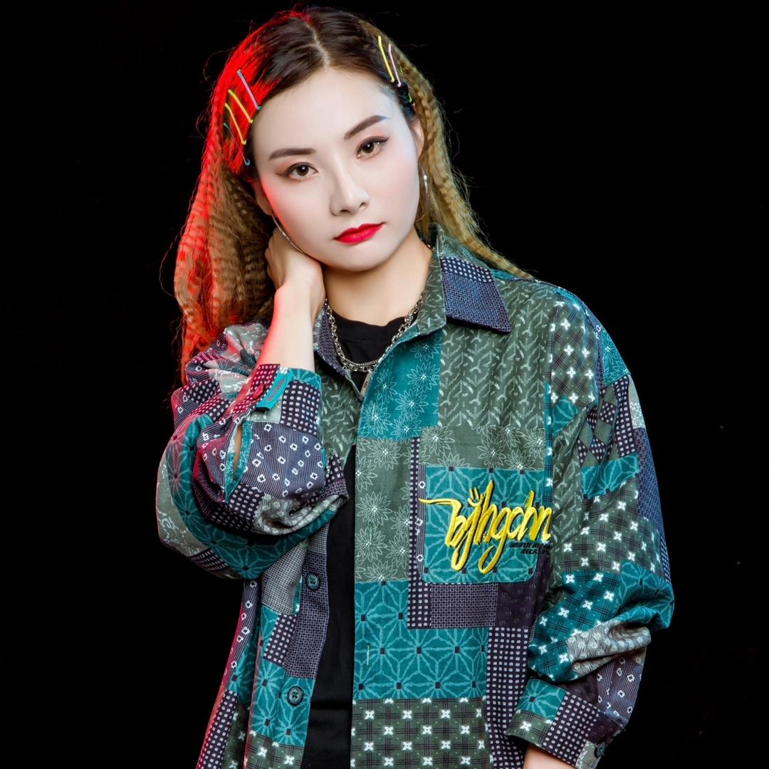 教街舞的维维老师