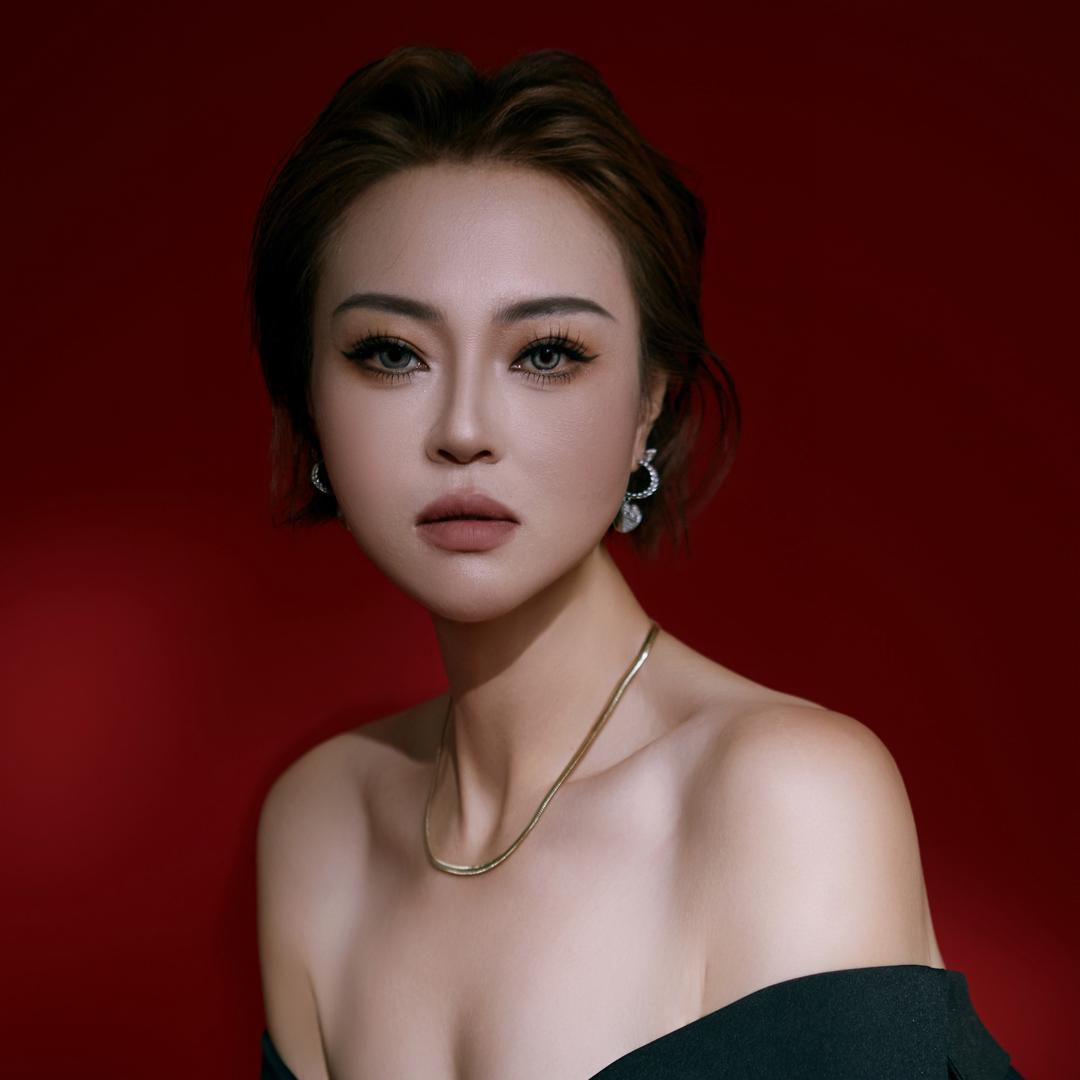 尤  麗娅
