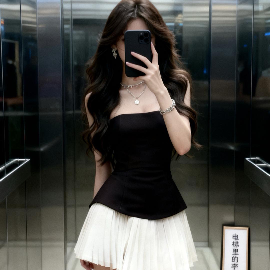 电梯里的李某某