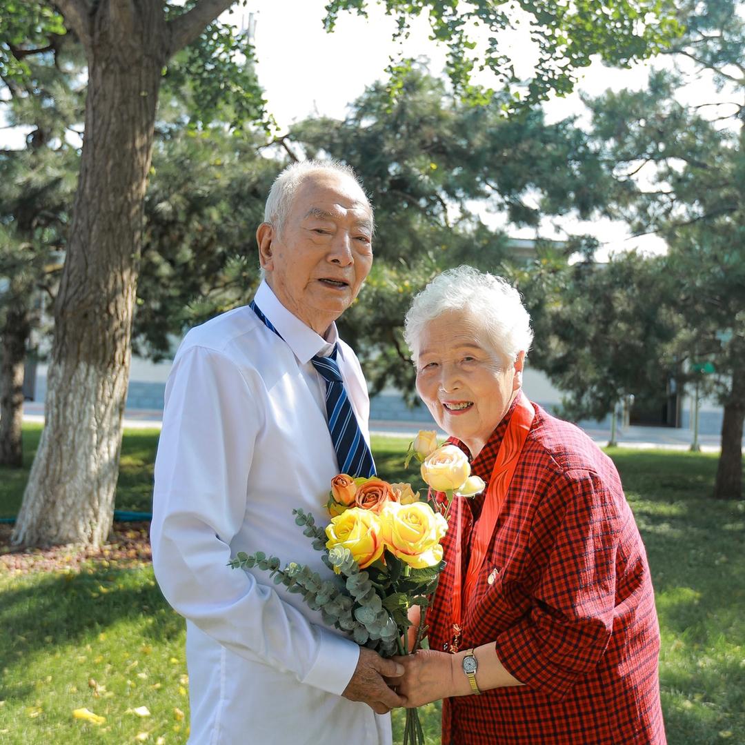 帅气爷爷活力奶奶