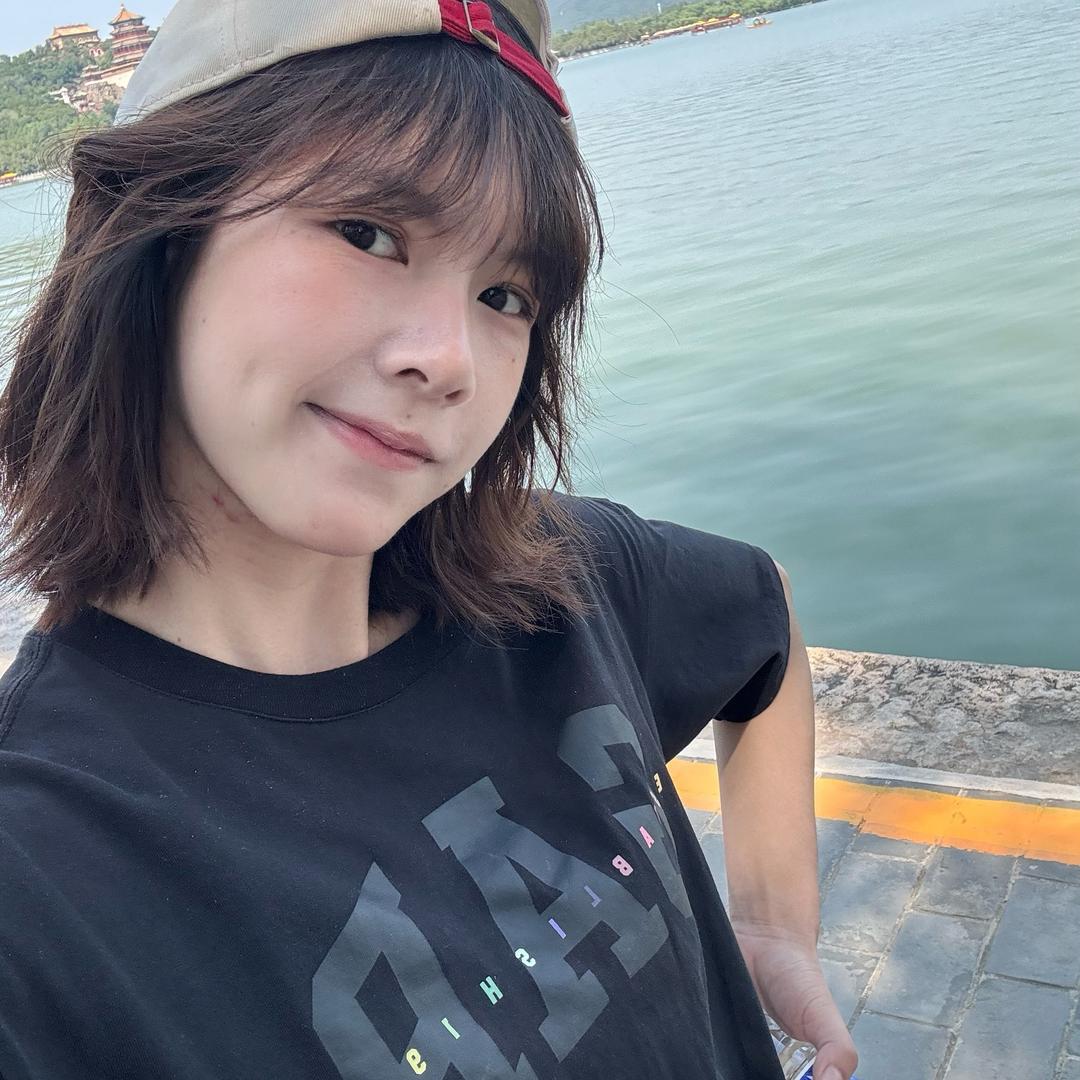 悲伤的淋雨小狗🇨🇳