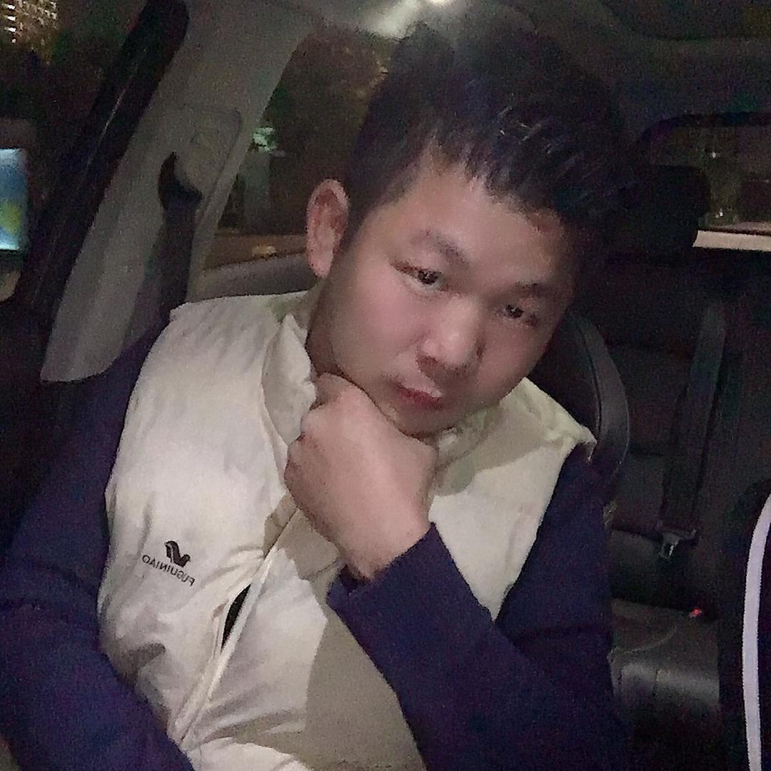 地摊果蔬哥小田