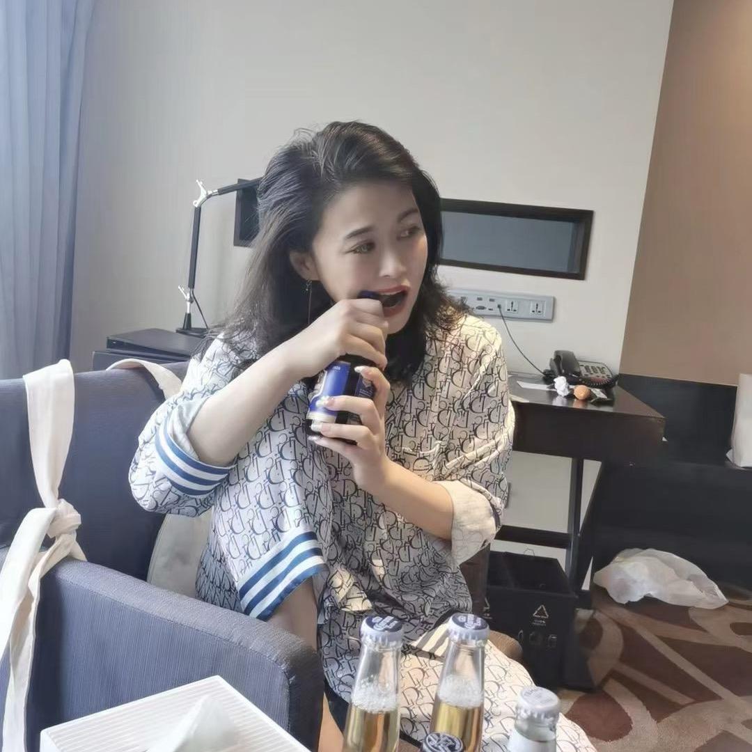 杨杨💰 💰
