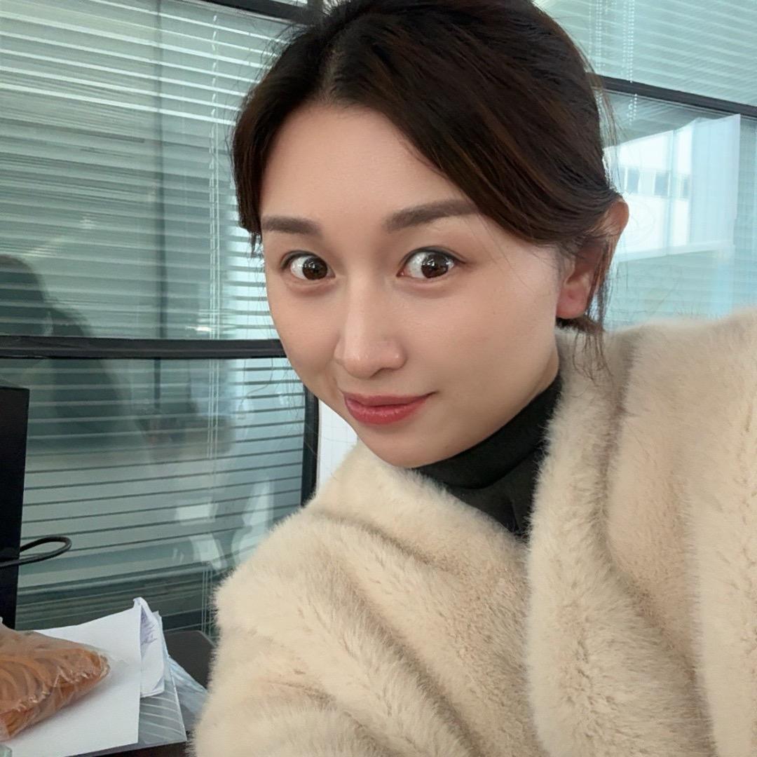 章丘门窗小师妹