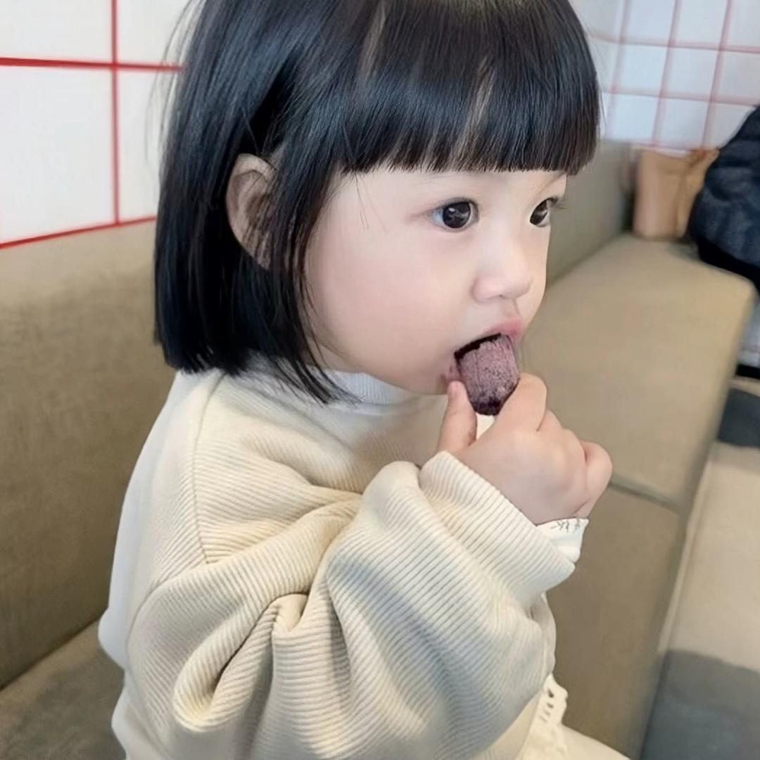 她总胃疼还爱哭.