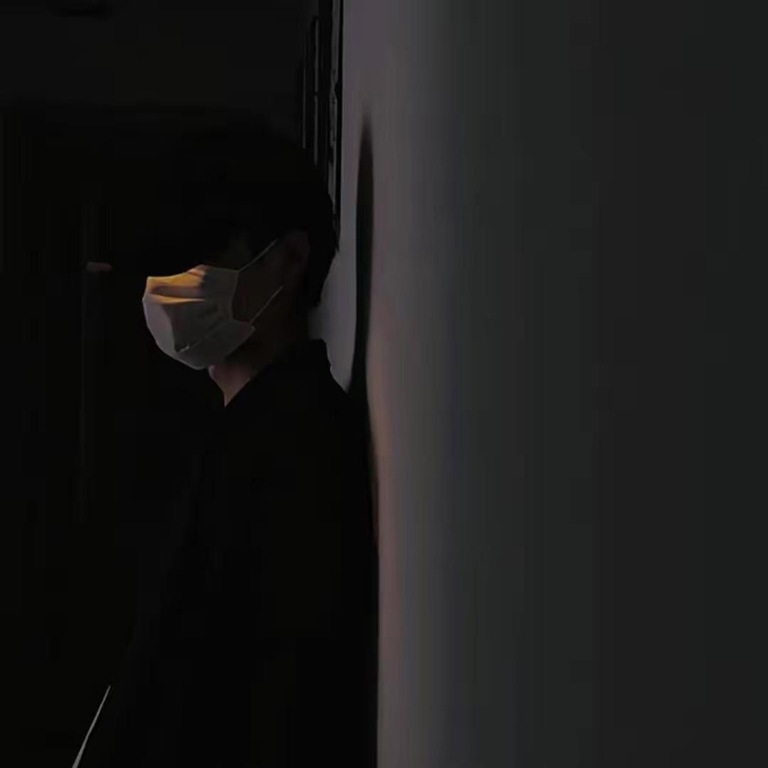 H  H