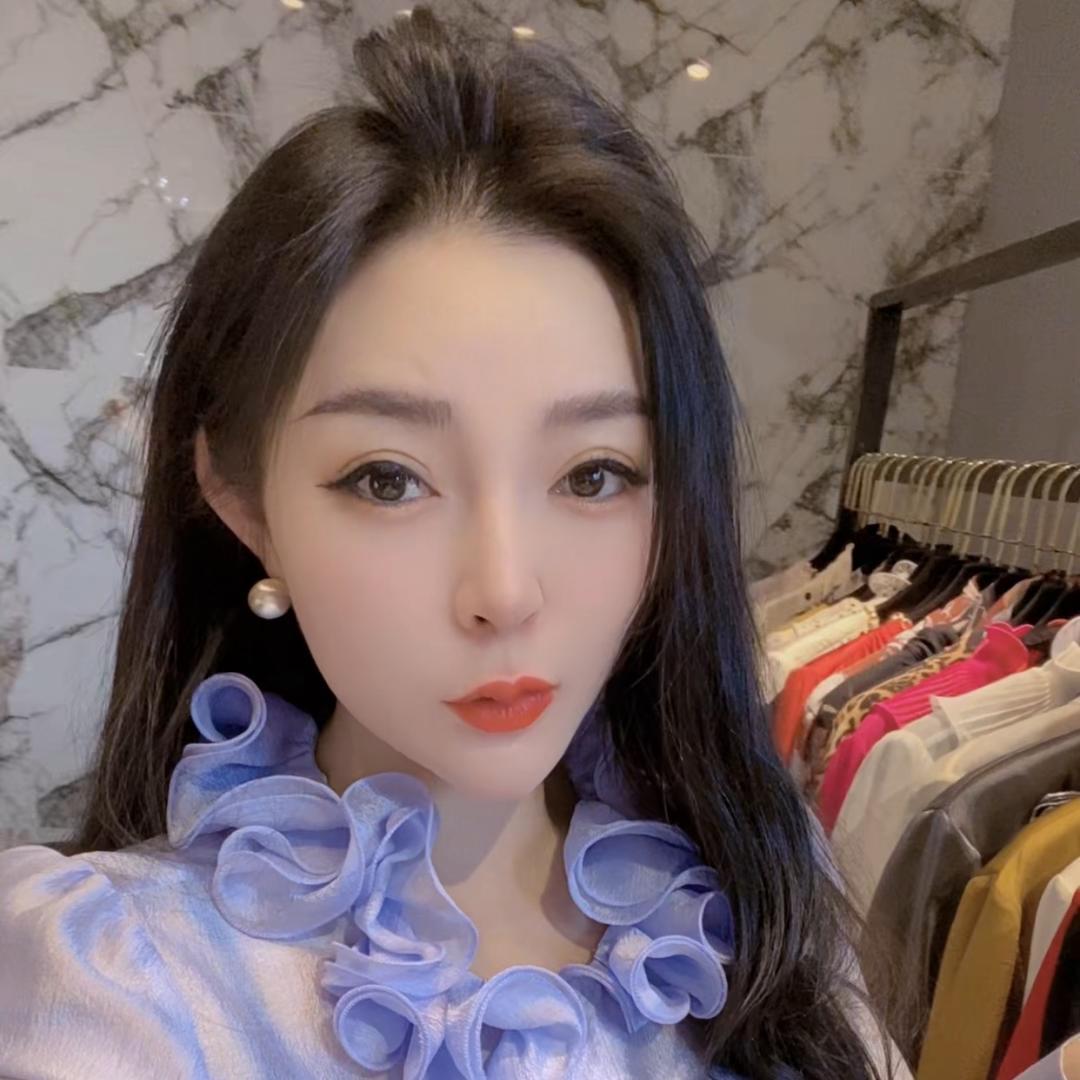 深圳巴黎依潮服饰