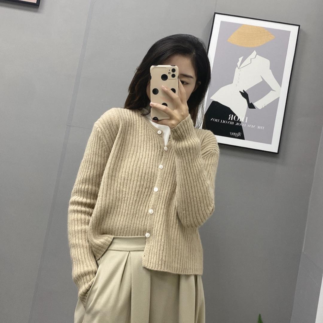 奈伊诗服装店