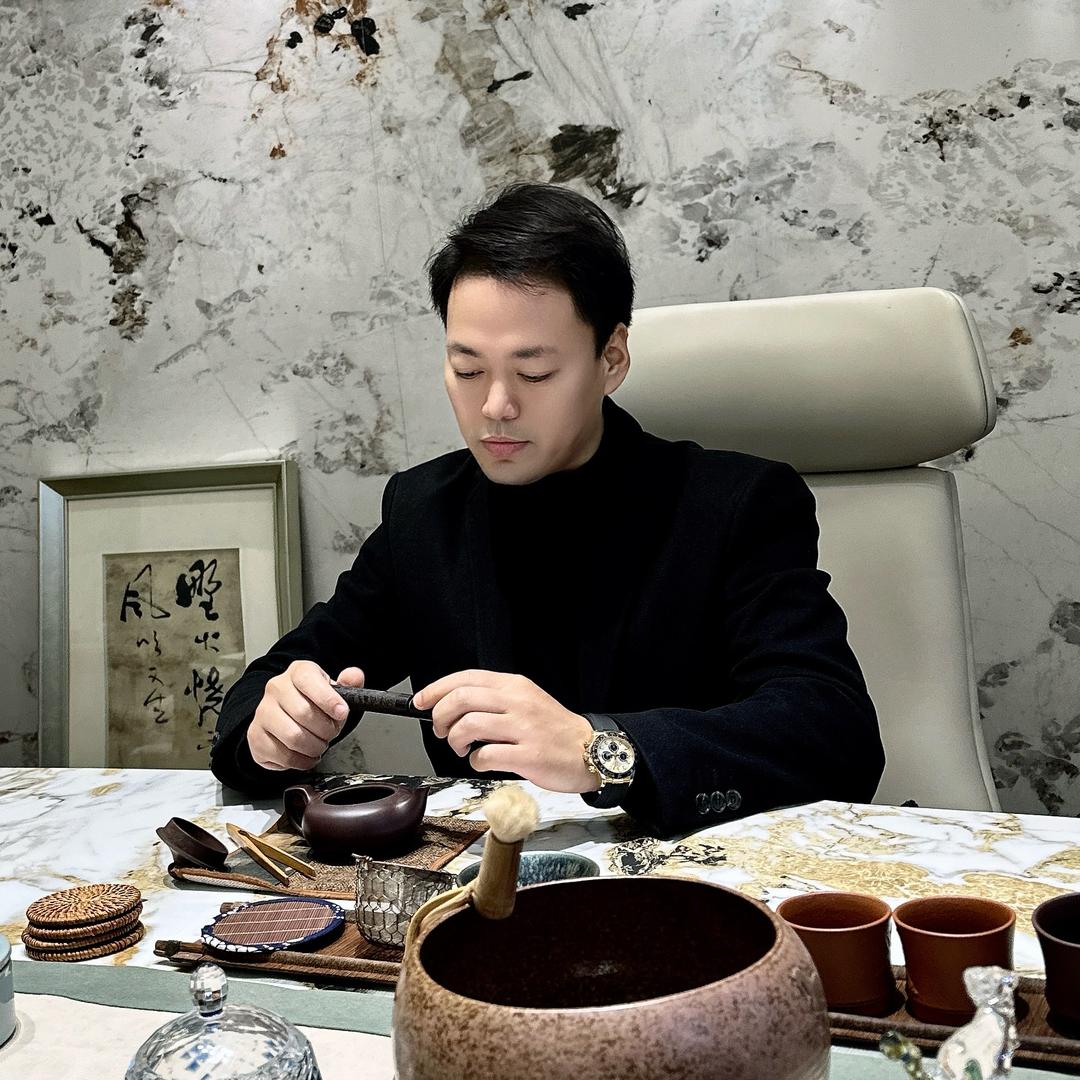 小王…