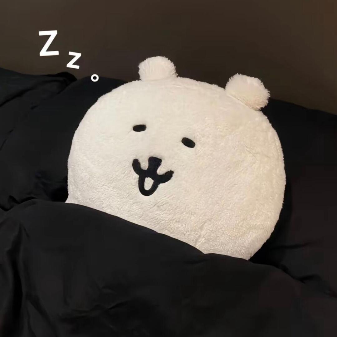 门口绿柳树上的猫