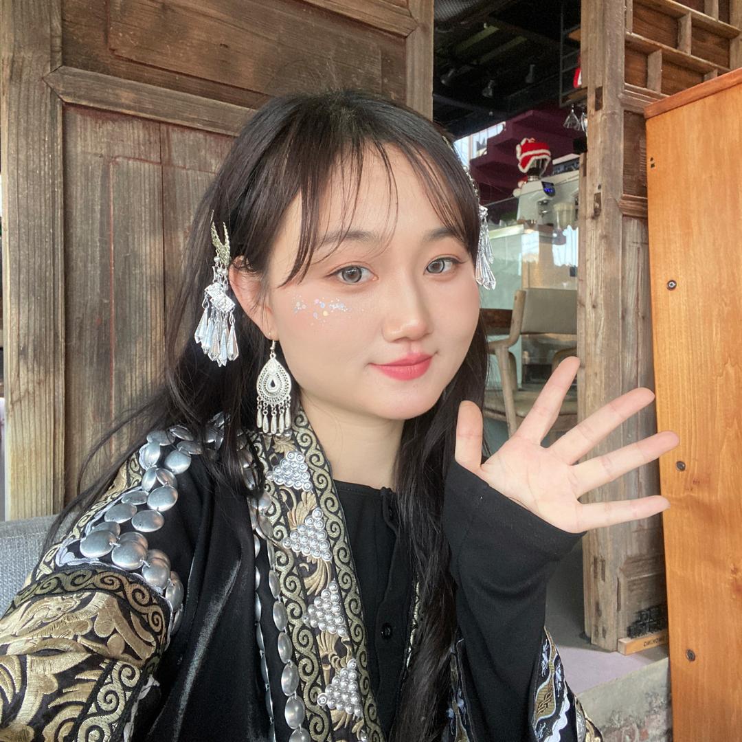 小依～