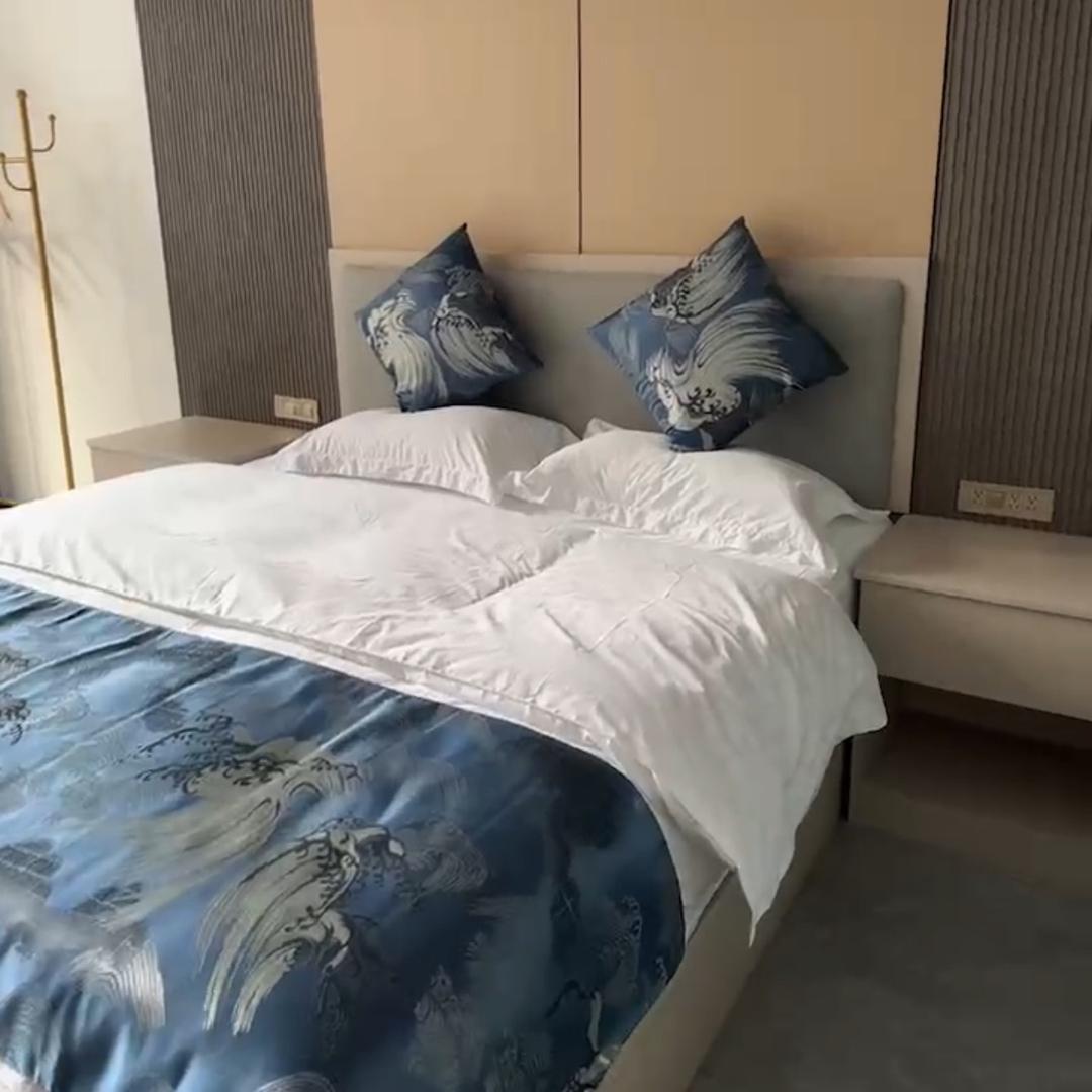 石河镇紫锦香酒店繁荣街48号（石河中学）