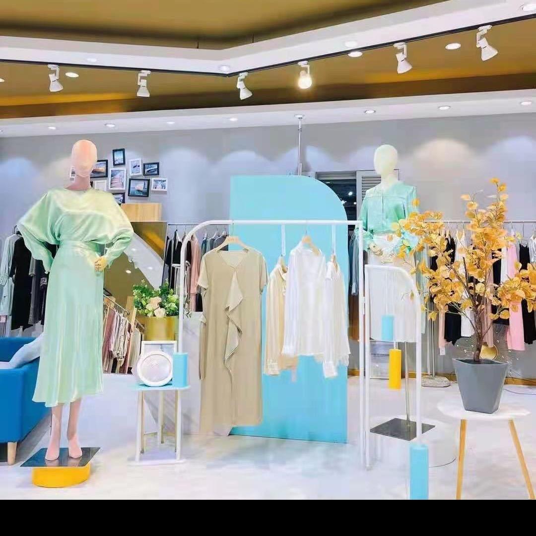 赫本罗拉服饰