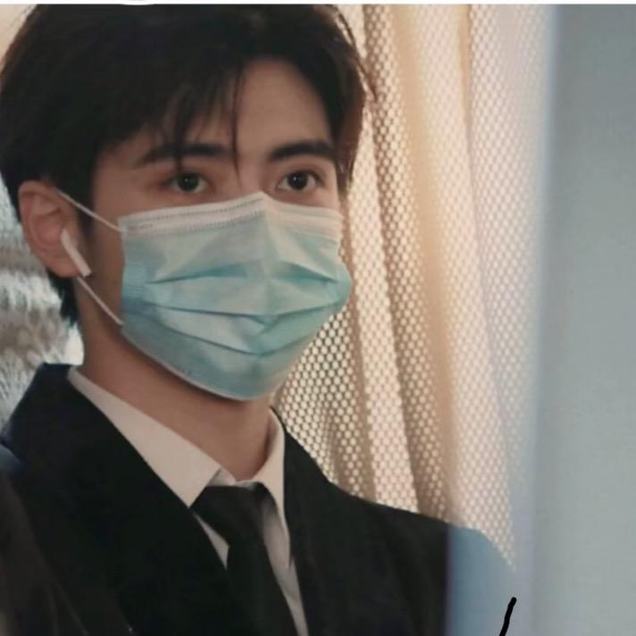 焉栩嘉是美女！