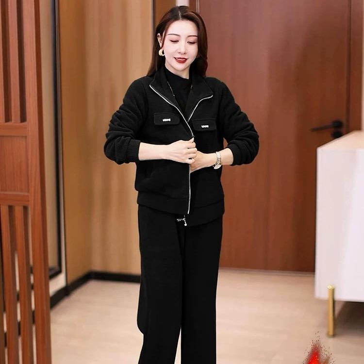 AQw轻颜女装工厂店