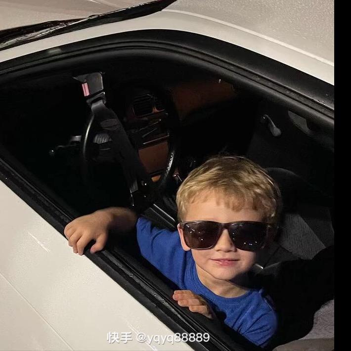 来亲一下？