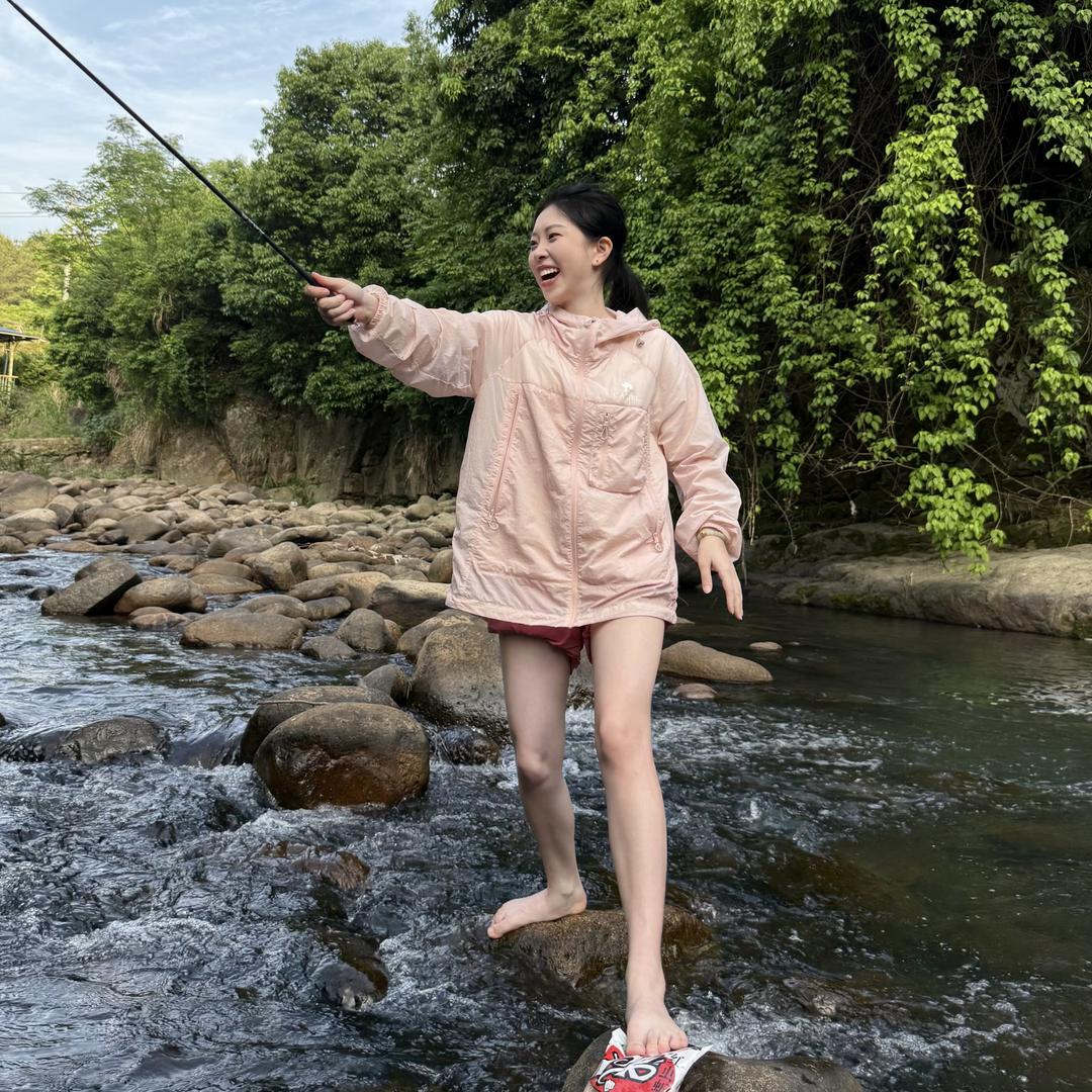 溪流钓小师妹