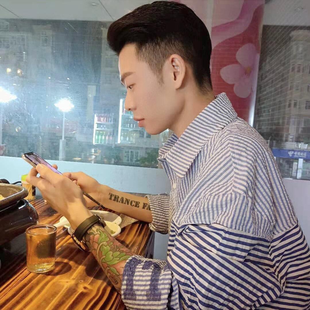 是静哥哥呀