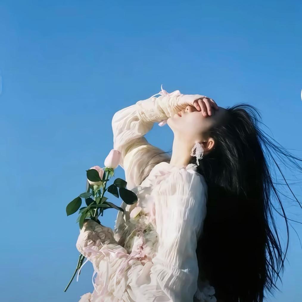 ღ𝓔𝓵𝔂𝓼𝓲𝓪☾