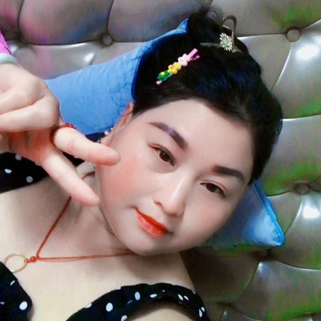 香烟抽不完无尽的伤感烈酒饮不尽刻骨的思念